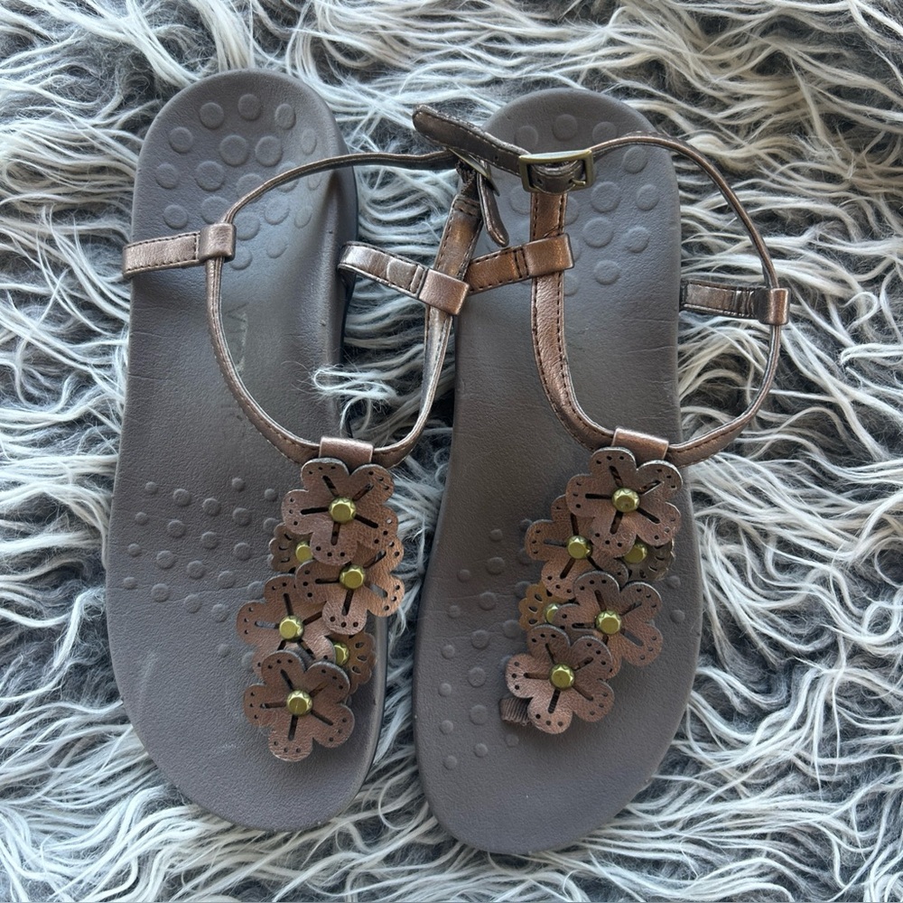 Vionic Julie II Bronze/ Brown Leather Floral Thong Comfort Sandals 6.